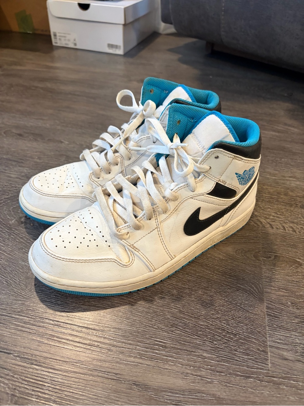 Jordan 1 Mid